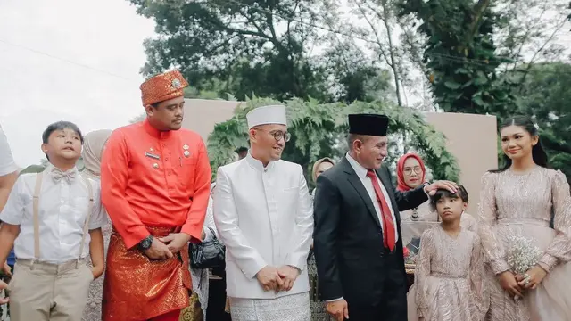 Momen pernikahan Dahnil Anzar dan Muna Soraya Putri. (Sumber: Instagram @dahnil_anzar_simanjuntak & @dok.nay)