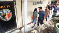 Mata Elang Penganiaya Pengemudi Mobil di Depok Ditangkap, Kini Tertunduk Digiring Polisi