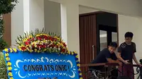 EVOS Fams mengirimkan paket karangan bunga ke tujuh tim yang berpartisipasi di panggung MPL Indonesia Season 8.
