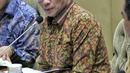 Ketua KPU Hasyim Asy'ari mengikuti Rapat Dengar Pendapat (RDP) dengan Komisi II DPR di Kompleks Parlemen, Senayan, Jakarta, Senin (3/10). Rapat Dengar Pendapat (RDP) tersebut membahas rancangan Peraturan KPU (PKPU) tentang penyusunan daftar pemilih dan partisipasi masyarakat dalam pemilihan umum serta PKPU tentang pemilihan Gubernur dan Wakil Gubernur, Bupati dan Wakil Bupati, atau Walikota dan Wakil Walikota serta membahas rancangan PKPU tentang penetapan daerah pemilihan dan alokasi kursi anggota Dewan Perwakilan Rakyat Daerah Kabupaten/Kota dalam pemilihan umum. (Liputan6.com/Angga Yuniar)