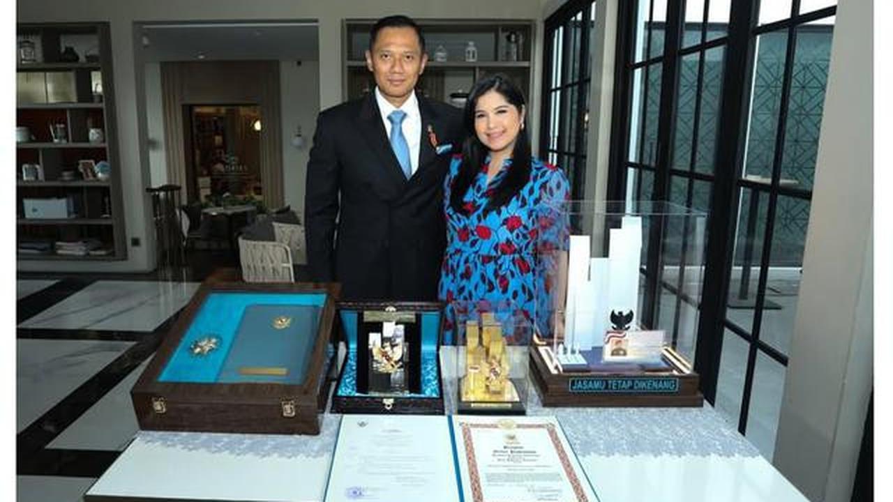 6 Potret Terbaru Annisa Pohan dengan Busana Longgar, Elegan dan Penuh Wibawa