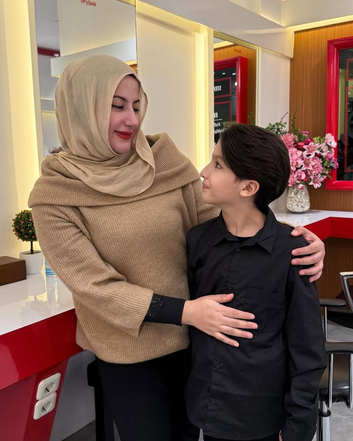 Tasyi Athasyia Bagikan Momen Sang Anak saat Potong Rambut Gondrong