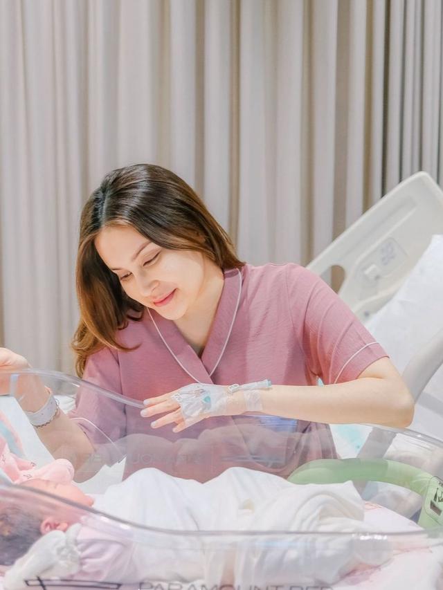 Vicy Melanie dan Kimova Dasha Aprilio (Instagram/@kevinaprilio, @vicymelanie, dan @kimovadashaaprilio)