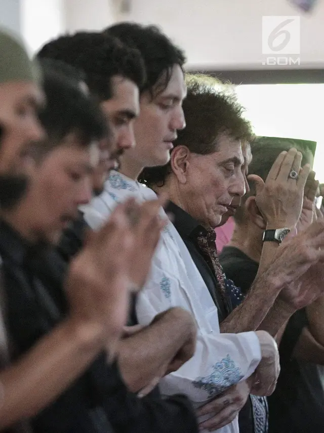 Suasana Haru Iringi Pemakaman Anak Ketiga Ahmad Albar