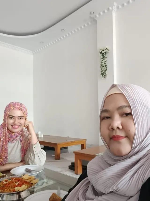 Cathrine Wilson unggah foto berhijab, netizen beramai-ramai memuji dan mendoakannya agar istiqomah