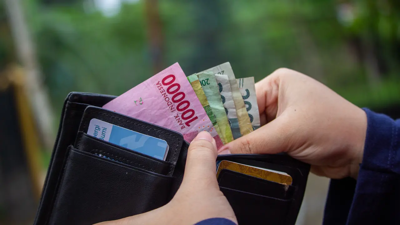 Viral Pria Ditawari Puluhan Ribu Cuma Ambil Rp5 Ribu, Alasannya Bikin Terharu