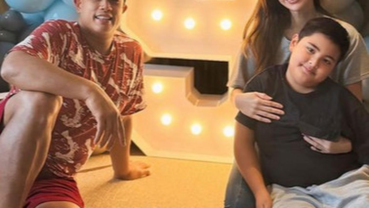 Potret Perayaan Ultah Ke-9 Mainaka Anak Nia Ramadhani di Hong Kong, Dipuji Ganteng & Aura Pejabatnya Sangat Kuat