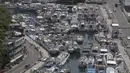 Ratusan perahu nelayan bersandar di pelabuhan akibat badai Topan Chan-hom yang mendekati wilayah pesisir timur laut Nanfangao di Ilan County, Taiwan Utara, (9/7/2015). Akibat Topan Chan-hom para nelayan berhenti melaut sementara. (REUTERS/Pichi Chuang)