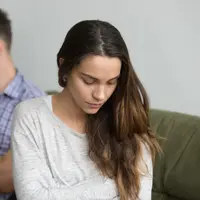 Seorang perempuan independen dicirikan dengan kemandiriannya dalam menjalani kehidupan. (Foto: Freepik/yanalya)