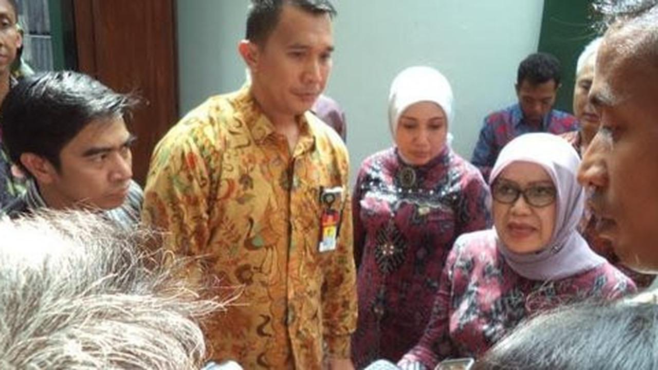 Kunjungi Kampung Batik Laweyan, Mufidah beli kemeja untuk JK