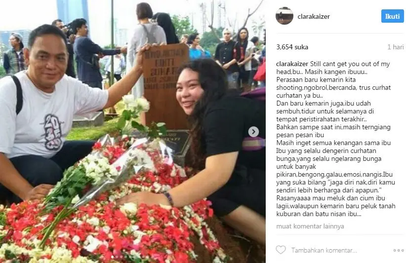 Clara Kaizer saat berada di makam Renita Sukardi (Instagram/@clarakaizer)