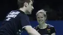 Pasangan Jerman, Mark Lamsfuss/Isabel Herttrich saat melawan wakil Indonesia, Praveen Jordan/Melati Oktavianti, pada Indonesia Open 2019 di Istora, Jakarta, Selasa (16/7). Pasangan Indonesia takluk 20-22, 14-17. (Bola.com/M Iqbal Ichsan)