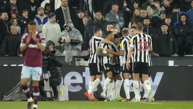 Foto: Setelah Pecundangi MU, Newcastle United Ngamuk di Markas West Ham