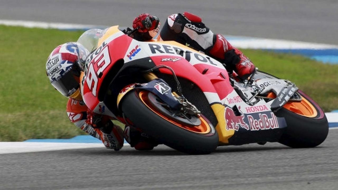 Gaya Marc Marquez rayakan juara MotoGP Indianapolis di podium