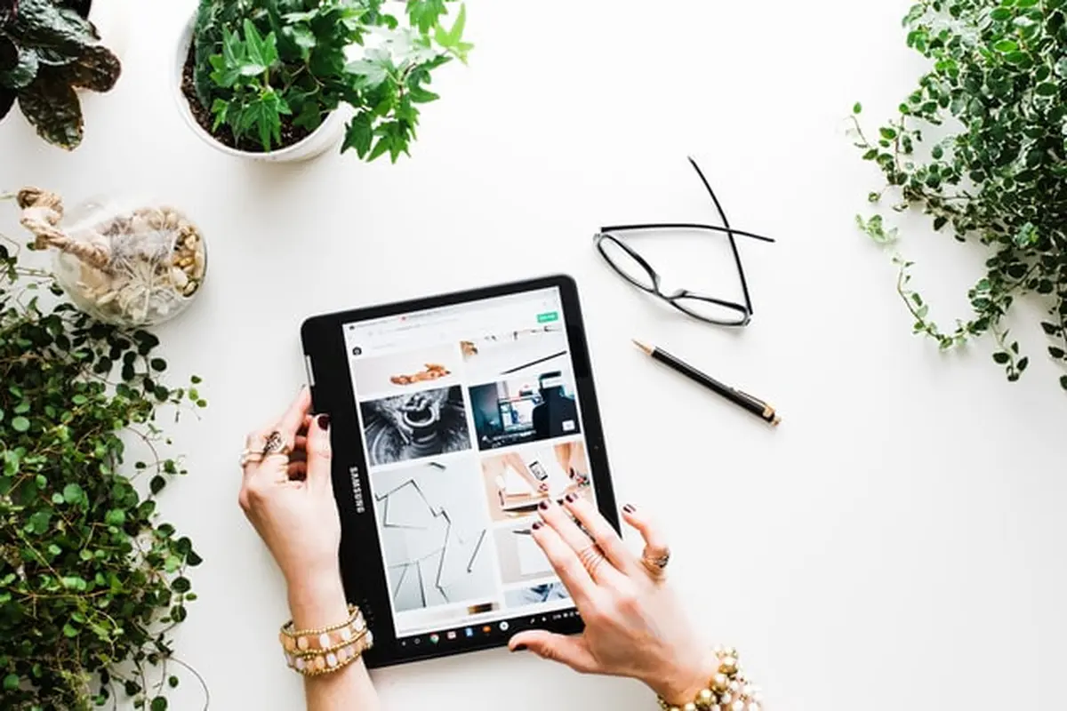 Ilustrasi online shopping