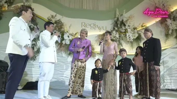 [Fimela] Ultah Pernikahan Ayu Dewi ke-10