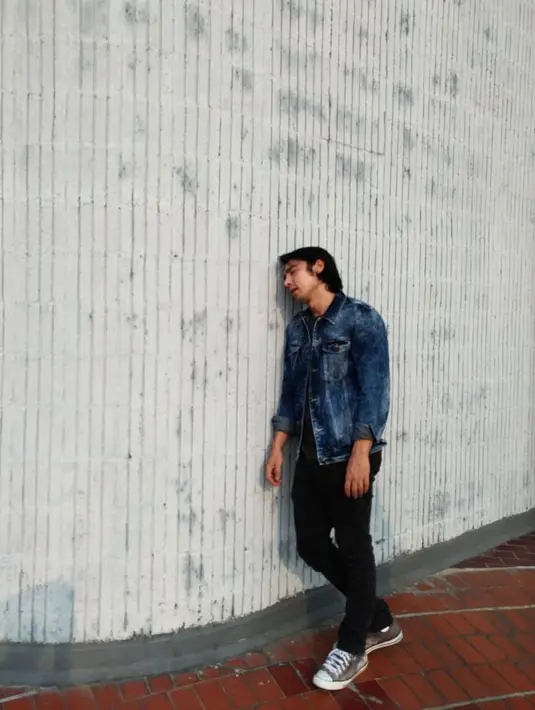 Tentu saja ini bukanlah hal yang mudah. Apalagi ketika membicarakan soal budget. (instagram/abimana_arya)