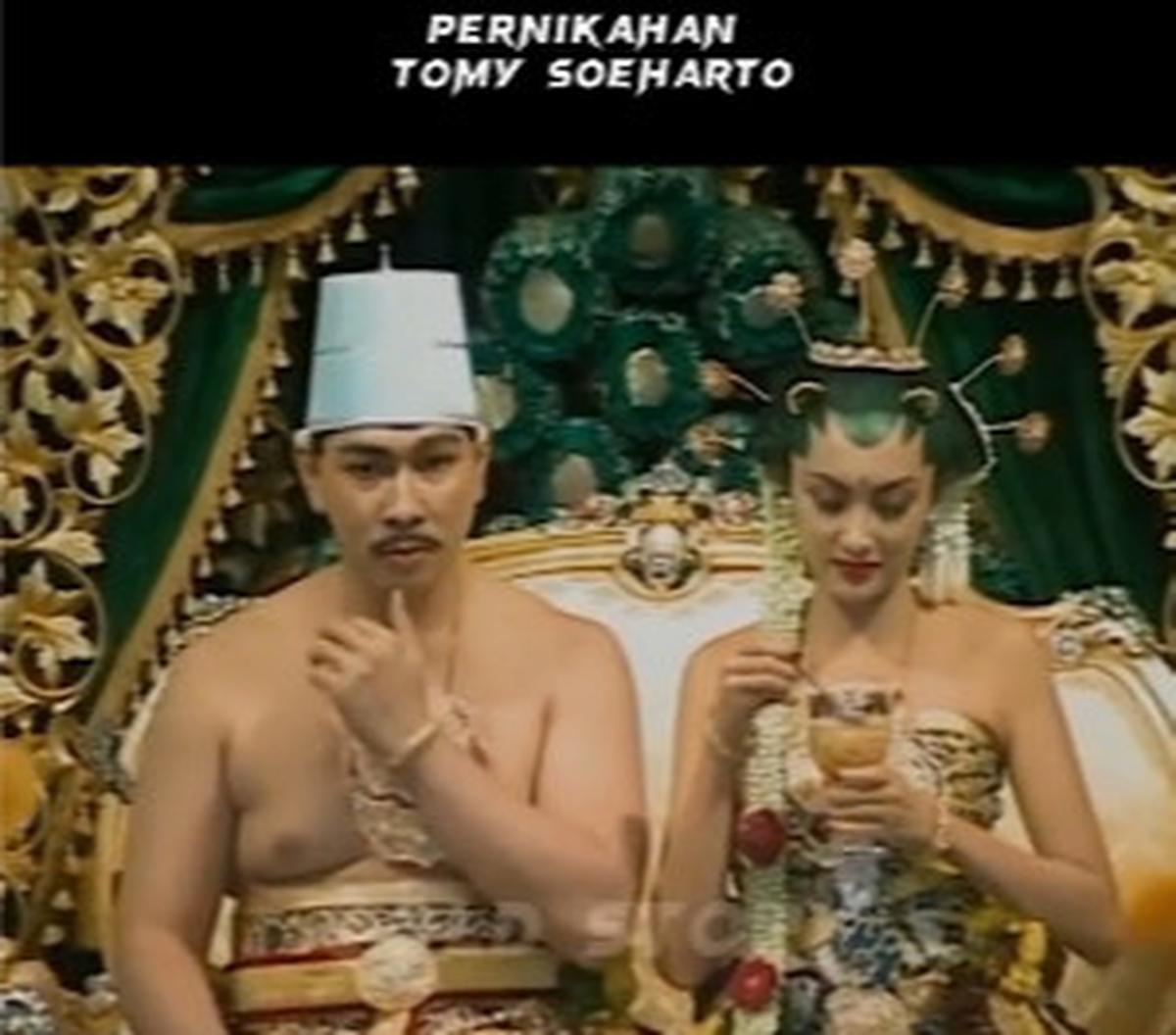 Ya, itu merupakan penikahan dari KPH Hutomo Mandala Putra atau akrab disapa Tommy Soeharto dengan Ardhia Pramesti Regita Cahyani atau Tata Cahyani. <br>