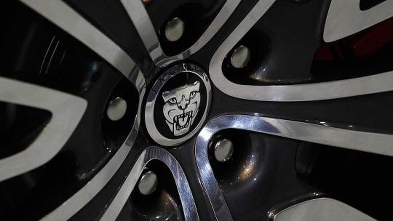 Mobil Jaguar XJ Ultimate dilengkapi iPad Apple
