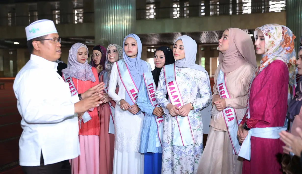 "Karena masjid ini kan memadukan filosofi nasionalisme dan agama, dan jarang ditemui masjid di dunia yang menyatukan filosofi itu," ujar Abu Hurairah. (Nurwahyunan/Bintang.com)