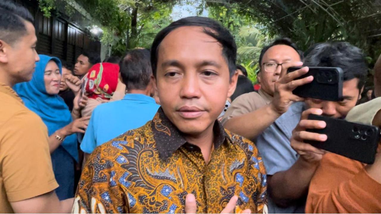 Satu Jam Bertemu, Raja Juli Ungkap Respons Jokowi Saat Dibujuk Maju Ketum PSI