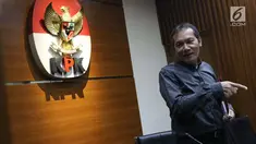 Wakil Ketua KPK, Saut Situmorang usai menyampaikan keterangan terkait pengembangan kasus korupsi e-KTP di Gedung KPK, Jakarta, Selasa (13/8/2019). KPK menetapkan empat tersangka baru sehingga hingga kini telah memproses 14 orang yang terlibat dalam kasus tersebut. (Liputan6.com/Helmi Fithriansyah)