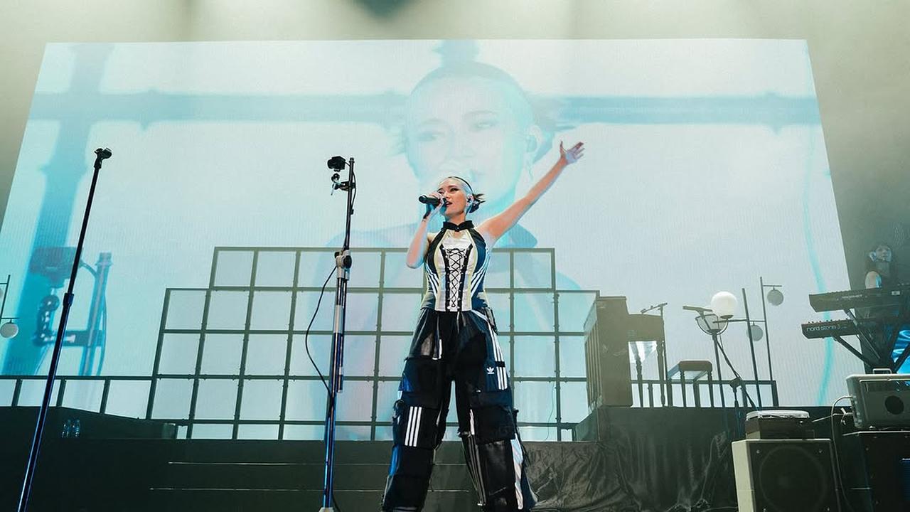 Potret NIKI Sukses Gelar Konser 'Buzz World Tour' di Jakarta, Jadi Konser yang akan Selalu Dikenang