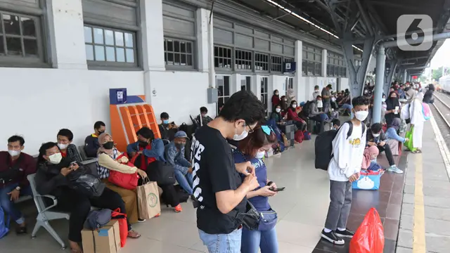 Mudik Lebaran Lebih Awal di Stasiun Pasar Senen