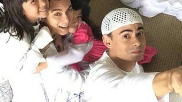 Kehilangan Sahabat, Ini 7 Potret Jadul Baim Wong Bersama Ashraf Sinclair