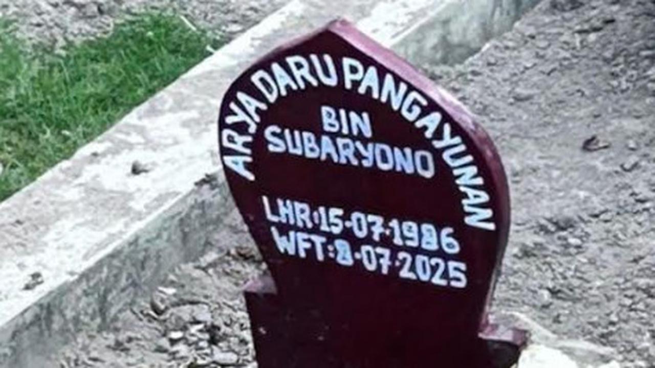 Kuasa Hukum Keluarga Ungkap Makam Arya Daru Sempat Diacak-acak Orang Tak Dikenal