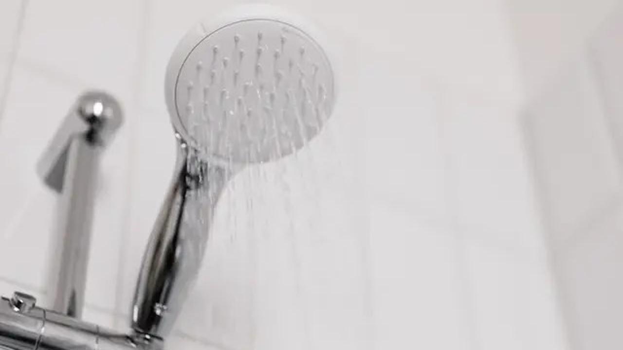 Mandi Air Dingin atau Hangat? Mana yang Lebih Sehat untuk Tubuh?