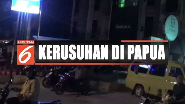 Warga yang tertahan di tempat kerja dan tadinya menggunakan angkutan umum akhirnya diangkut dengan truk-truk tentara.