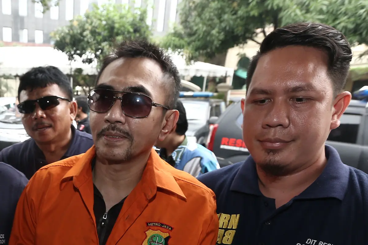 20161021-Gatot Brajamusti Dibawa ke Polda Metro-Jakarta