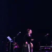 Kolaborasi Dewa Budjana, Soimah dan Mohini Dey panaskan Java Jazz 2019. (Adrian Putra/Fimela.com)
