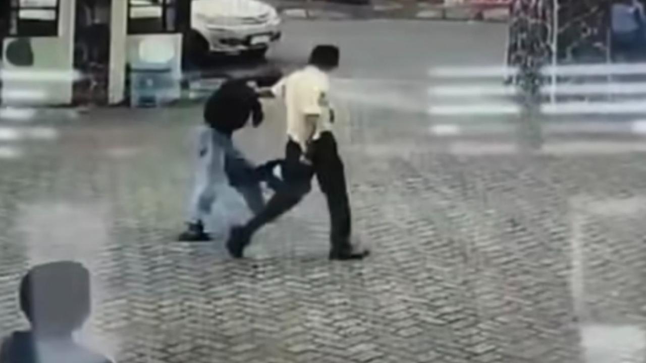 Aksi Heroik Terekam Kamera, Satpam Ini Sekuat Tenaga Gagalkan Maling Motor