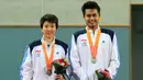 Pebulutangkis Ganda Campuran Indonesia, Tontowi Ahmad dan Liliyana Natsir, berpose di podium kemenangan di Gyeyang Gymnasium, Incheon, Korea Selatan, (29/9/2014). (Dok Humas PBSI/Nafielah)