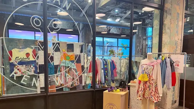 Diary Fimela: Bangga! Desainer Diana Rikasari Boyong Koleksi Busana dari Hasil Upcycling Pakaian Lawas di New York