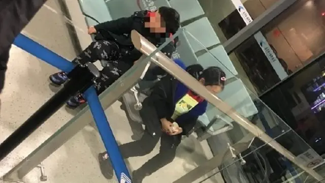 Orang Tua Ini Tega Tinggalkan Anak di Bandara, Alasannya Bikin Kaget