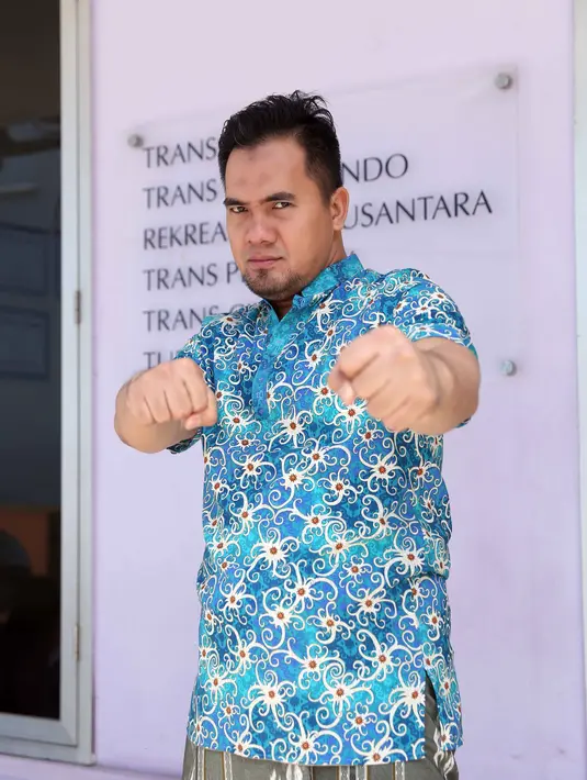 DS diminta bantuan ke rumah bang Ipul. Sampai dirumanya, DS diminta memijitnya. Saat pijat itu ada permintaan yang kurang berkenan. DS bermalam di rumah Saipul sampai pada akhirnya terjadi perbuatan seronok saat DS sedang tidur. (Nurwahyunan/Bintang.com)