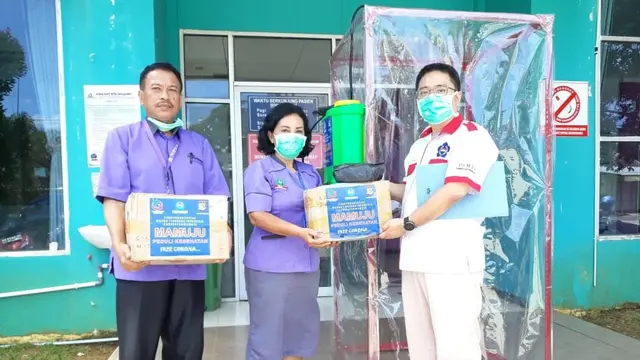 PSMTI Mamuju serahkan bantuan ke RS Mitra Manakarra