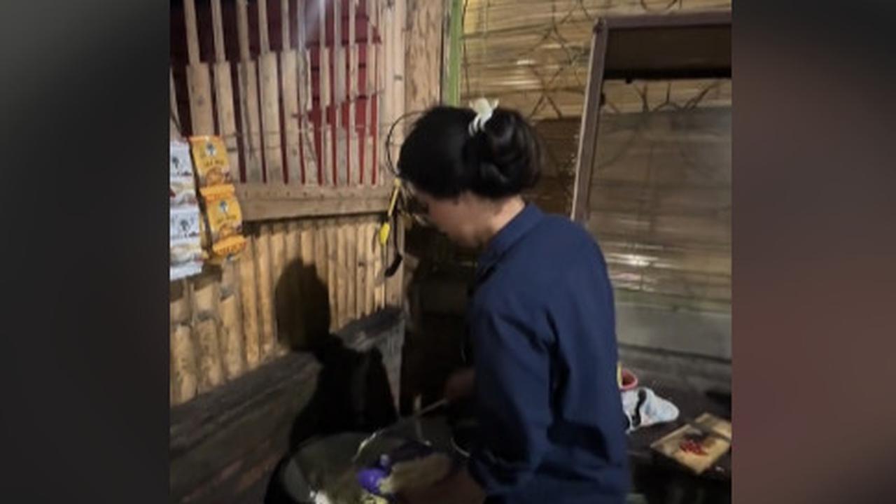 Niat Beli Makan di Dekat Posko Pengungsian