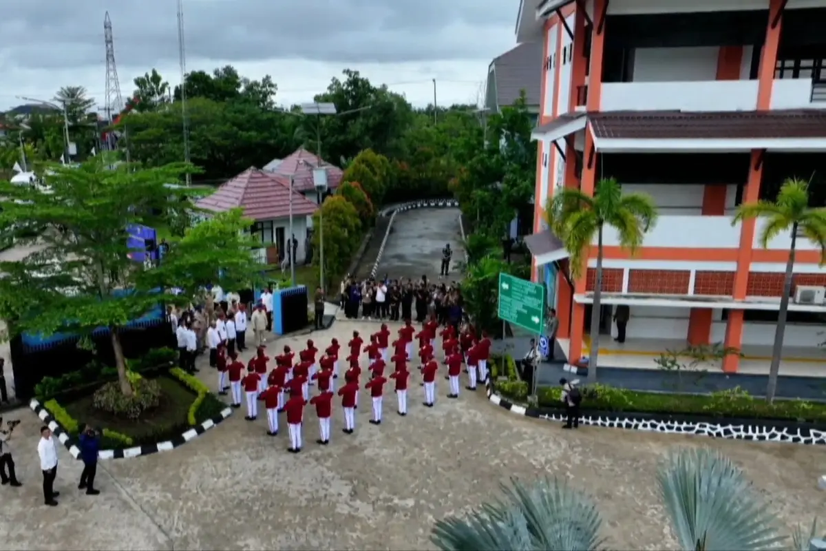 Yel-Yel Siswa Sekolah Rakyat di Banjarbaru Saat Dikunjungi Prabowo: Kami Janji Giat Belajar