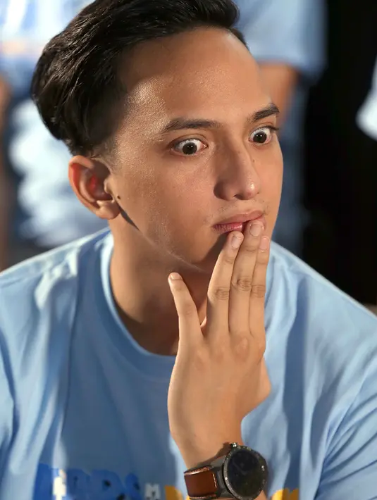 Film ini mengangkat ksiah pasangan kekasih yang memiliki banyak perbedaan. Film ini diangkat dari kisah nyata. Lima tahun pacaran, keduanya memutuskan nikah. (Nurwahyunan/Bintang.com)