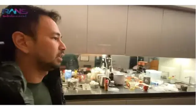 Saat hari terakhirnya di London, Raffi memperlihatkan apartemen yang ia sewa selama dua minggu di Inggris. Ia mengungkapkan jika apartemennya itu luas dan mewah.