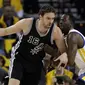 Pau Gasol dibuat tak berkutik saat Spurs menyerah 136-100 dari Warriors  (AP Photo/Marcio Jose Sanchez)