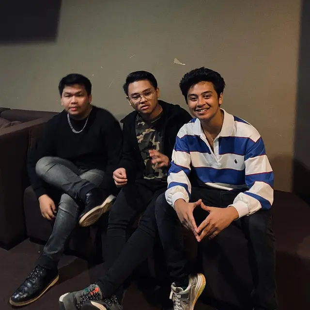 CJR Dikabarkan Comeback Tanpa Iqbaal Ramadhan, Ini 6 Potret Kompak 3 Personelnya