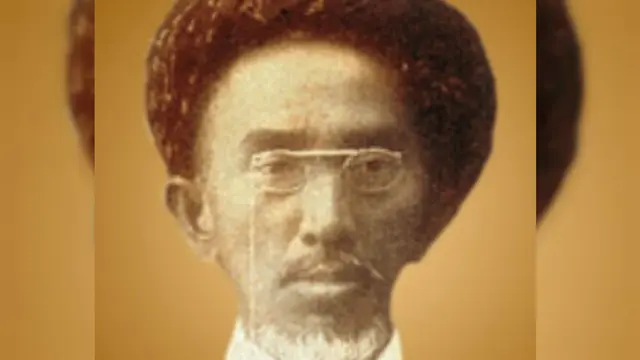 Ahmad Dahlan (Sumber: Wikipedia)