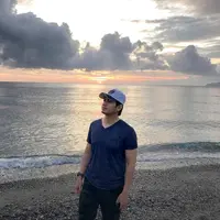 Pemeran Tommy Kurniawan siap membina rumah tangga kembali. Duda dua anak itu akan mempersunting perempuan yang berprofesi sebagai pramugari. Jika tidak ada halangan, pernikahan akan digelar tahun depan. (Instagram/tommykurniawann)