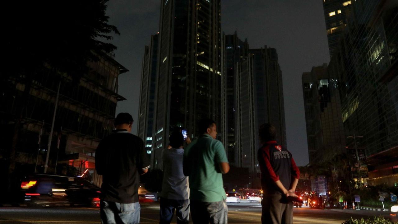 Jakarta Berhasil Kurangi Emisi Karbon Hingga 54 Ton Setelah Pemadaman Lampu Serentak Selama 1 Jam