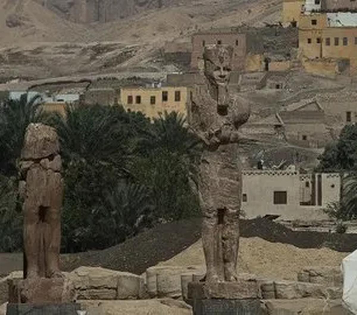 Amenhotep III

Dia adalah firaun kesembilan Dinasti ke-18 Mesir kuno. Kekuasannya diingat sebagai era kedigdayaan artistik dan kemakmuran.

Dia berkuasa dari tahun 1391 SM sampai 1353 SM. Perekonomian di era Amenhotep III berkembang pesat berkat hubun